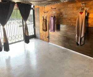 Affordable Hollywood clothing storefront to Rent Los Angeles Ca location. Filming and photography, mainstream ent, mainstream entertainment